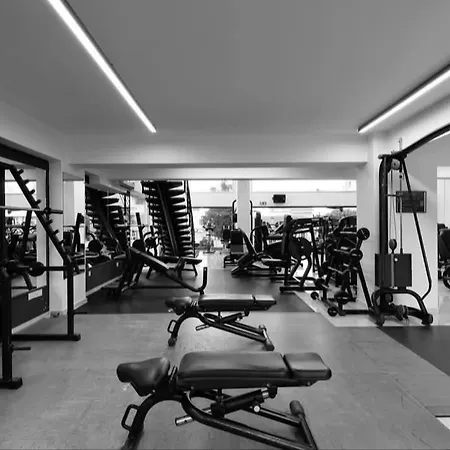 Opposite Metro * 拉纳卡